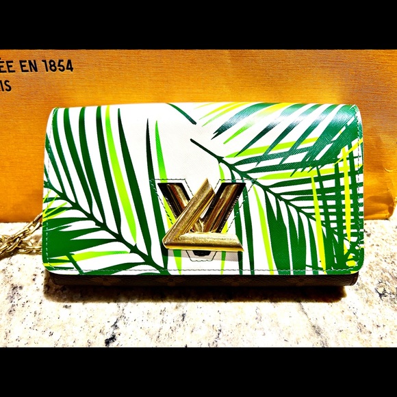 LOUIS VUITTON PALM TWIST MONOGRAM WALLET ON CHAIN - Picture 15 of 16